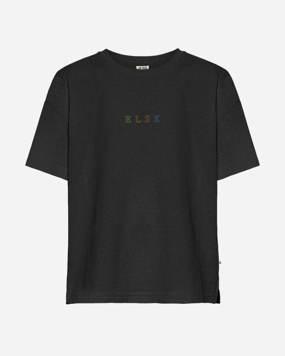 ELSK® PURE STROKE EMB THILDA TUNG TEE - Black - Munk Store