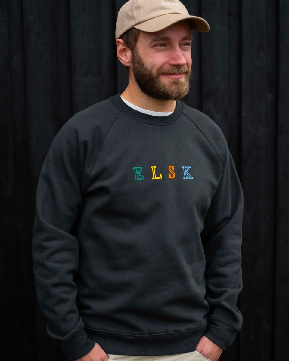 ELSK® PURE STROKE EMB TVÆRS MEN'S CREWNECK - PIRATE BLACK - Munk Store