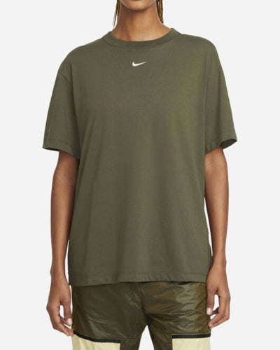 W NSW ESSNTL SS TOP BF - Cargo Khaki/White - Munk Store